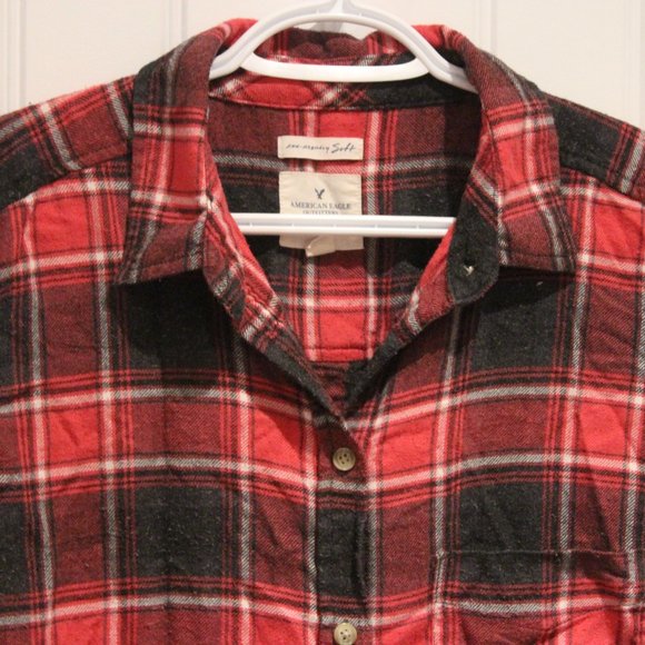 2/$25 🏷 American Eagle Plaid Button Up Shirt Size Large Red & Black Plaid - Picture 3 of 5